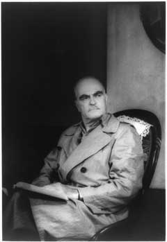 Portrait Thornton Wilder, als Mr. Antrobus in "The Skin of Your Teeth".